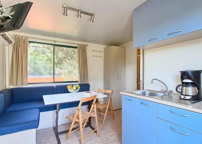 Parco vacanze Mobile Homes In 50088 *